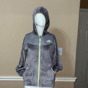 The NORTHFACE Gray Jacket. (GIRLS)